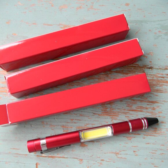 NEW Flipo Set of 3 50-Lumen COB Pocket Clip Multi-Tools & GIFT BOXES - Picture 2 of 3